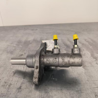 93300525-f58dfbed-64e0-492f-b9b9-5264e099a5cc-Piece-Maitre-cylindre-freinage-KDY34340ZA-MAZDA-CX5-1-PHASE-2-92dd46d246176b580705877124d77e798269bcbd68146511b80e50223f15b321_m.jpg