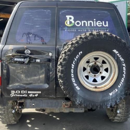 Vehicule-NISSAN-PATROL%25202-2003-a4ecee6ac5f6deb53df34163749c5236f813c4d0704094f0098bd7aa4fc67d80_m.jpg