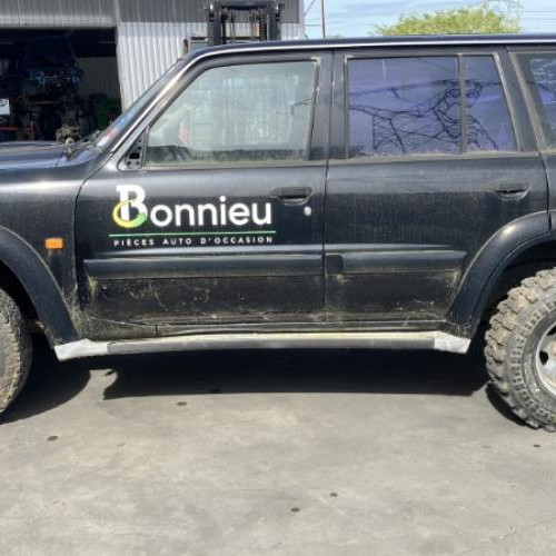 Vehicule-NISSAN-PATROL%25202-2003-e05c4b00244a0efc74479a7192b339436d133a3e10ad2bc716c77fddbb6ff4d4_m.jpg