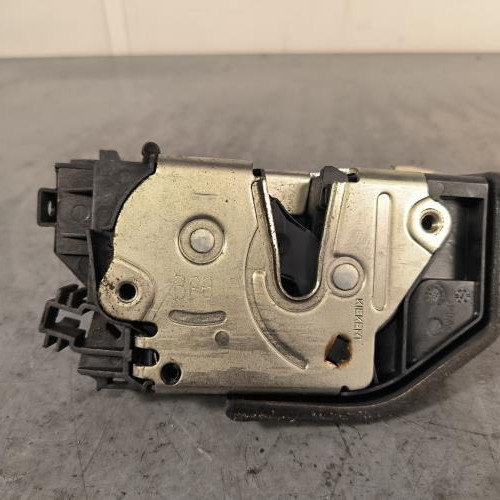 93600890-a28b1296-a355-441c-a736-972c145a5867-Piece-Fermeture-centralisee-arriere-droit-51227202148-BMW-SERIE-5-E60-PHASE-1-189c62424b77e96e656c6ae7e1ad7233d6296f59eae17550733ac320edd1ef0a_m.jpg