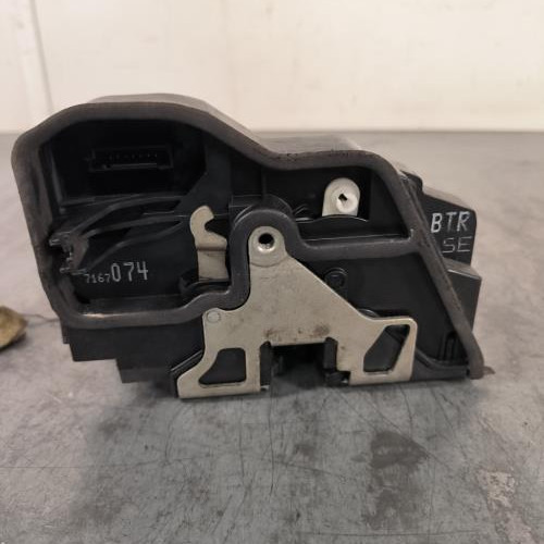 93600892-64329329-2c0c-49ee-99a2-ba503bdc001a-Piece-93600892-Fermeture-centralisee-avant-droit-51217202146-BMW-SERIE-5-E60-PHASE-1-530d-30D-24V-L6-TURBO-372adb6a0e0d2455f3b461d60bf29f118f11554efdcc58773ceadd1fd1bb9e97_m.jpg