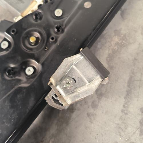 93600897-86ab09aa-16eb-4482-87bd-46b26828d8db-Piece-Leve-vitre-electrique-avant-droit-51337184384-BMW-SERIE-5-E60-PHASE-1-b1aa1814b2dd520a1964d2172b0deef24eb9c32198034e3ed90da0a8f61476e6_m.jpg