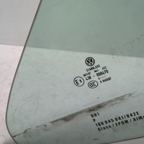 93600984-4ff6a28c-2467-422e-92f4-d970123811c7-Piece-93600984-Vitre-arriere-droit-VOLKSWAGEN-EOS-CABRIO-PHASE-1-14-TSI-16V-TURBO-dfd86e84488961772ac276c7262ca6dd35d0693a1e0c4014602bb710b5cb0472_m.jpg