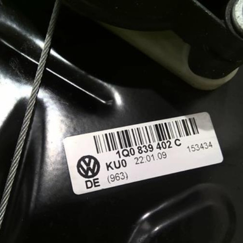 93601011-36b71886-9e1c-48a8-9800-73aa42395a62-Piece-93601011-Leve-vitre-electrique-arriere-droit-1Q0839462-VOLKSWAGEN-EOS-CABRIO-PHASE-1-14-TSI-16V-TURBO-41eb2c7b1e60816e31466af7754017cede1b21ae11d7c725f5e0f0b90f1d3418_m.jpg