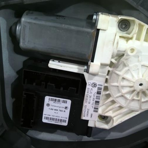 93601013-e63e886d-9d51-42f1-b880-d8aff45f1871-Piece-93601013-Leve-vitre-electrique-avant-droit-1Q0837462G-VOLKSWAGEN-EOS-CABRIO-PHASE-1-14-TSI-16V-TURBO-1e2e63df7d8d6a08cada6616555c89b83bbd5d02095c6baf954f1613585563f7_m.jpg