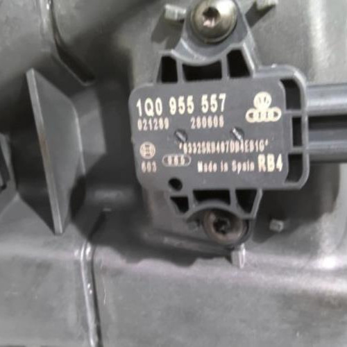 93601013-afa84ce1-532a-44f9-87e1-860e29b668c2-Piece-93601013-Leve-vitre-electrique-avant-droit-1Q0837462G-VOLKSWAGEN-EOS-CABRIO-PHASE-1-14-TSI-16V-TURBO-6acd06a8b15396484689ad58f7bd93b9da6b85bbfd69b532edaf82bbe2b3dfb1_m.jpg