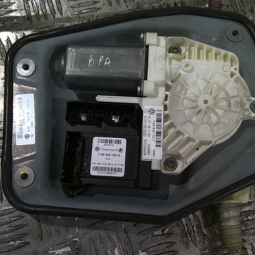 93601013-5ac6ed11-72fc-4600-9215-1da216ea1b19-Piece-93601013-Leve-vitre-electrique-avant-droit-1KO959792R-VOLKSWAGEN-EOS-CABRIO-PHASE-1-14-TSI-16V-TURBO-0cfbffbc2612b18129ef09b0650da817f7aed28f798eaf75a1963093f27369be_m.jpg