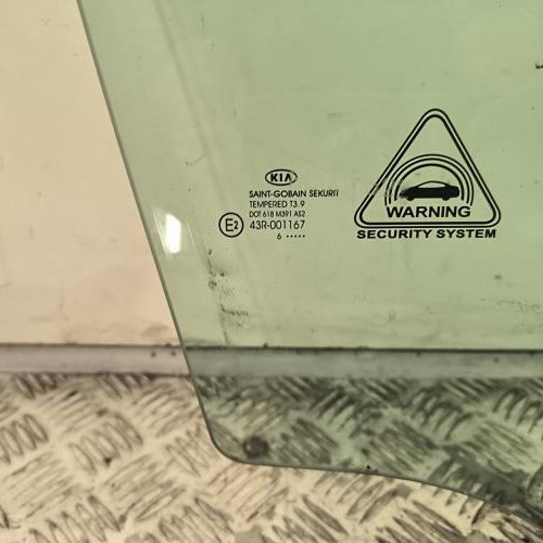 93601106-e6e1c755-7b0d-4cbb-a105-94e39d669815-Piece-Vitre-avant-droit-82420-A2710-KIA-PRO-CEED-2-PHASE-2-COUPE-293870d44a25b23cb72a218c17c77c49a8096a22788b24c286429646fec7059b_m.jpg
