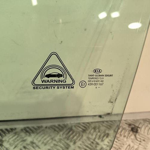 93601107-ff5b0b09-4a25-4884-85c5-ba0ee53841fc-Piece-Vitre-avant-gauche-82410-A2710-KIA-PRO-CEED-2-PHASE-2-COUPE-282622e5f1fa9abad09ed460d7da019e33042f6290e53326fd7e180e90bbd0f2_m.jpg