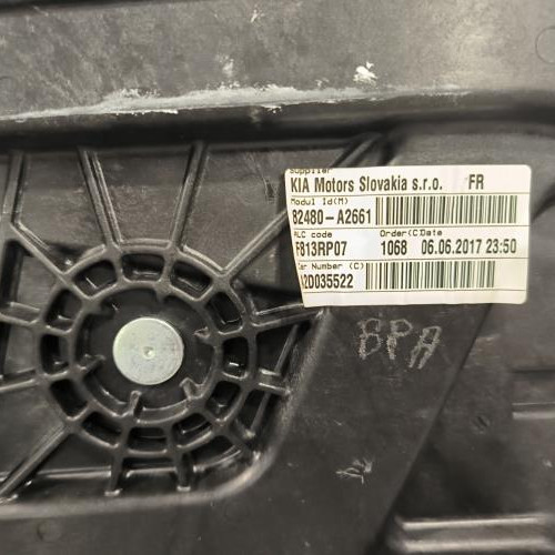 93601126-e51d4121-c678-447a-8b50-a5b418a31e14-Piece-Leve-vitre-electrique-avant-droit-82481A2700-KIA-PRO-CEED-2-PHASE-2-COUPE-63aa21e763034a0393f4cb342d492abdd6fda6aa0f62d97962b0dded026e5ce0_m.jpg