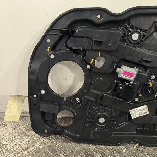93601126-f7fe3e66-6a57-4b54-b411-90608cef7351-Piece-Leve-vitre-electrique-avant-droit-82481A2700-KIA-PRO-CEED-2-PHASE-2-COUPE-6781cfd67f551ad8370707098b1533170fa19262d60bed15ac3350c605e8725b_m.jpg