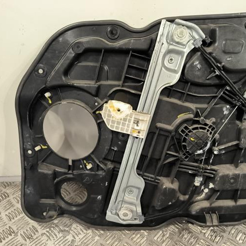 93601127-2ae0b22d-2aeb-4bbe-8741-ace9235afcd1-Piece-Leve-vitre-electrique-avant-gauche-82471A2700-KIA-PRO-CEED-2-PHASE-2-COUPE-42061939906c344aa1ddb6572769fdbeca7a92ec01433f9cc6e61e6a524b6d3c_m.jpg