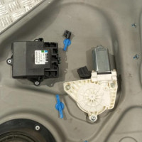 93738592-1bbfc846-1435-45c9-9976-c8a5c5a31320-Piece-Leve-vitre-electrique-arriere-gauche-1697303379-MERCEDES-CLASSE-A-169-PHASE-1-4da9daf742dad2089e5507cc8faed5c25df1668c8eb0575ad9f6089ae79ca90c_m.jpg