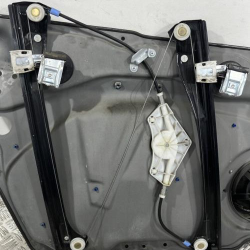 93738593-57013db9-e3e2-4e6c-99dd-3413b1e3baf5-Piece-Leve-vitre-electrique-avant-droit-1697203279-MERCEDES-CLASSE-A-169-PHASE-1-96476ef56b99cd379319388e6c379c9a9625c96b2152c324570044fa343ab389_m.jpg