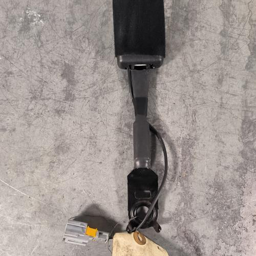 Attache ceinture avant droit