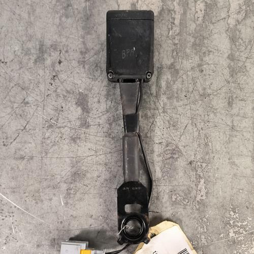 Attache ceinture avant gauche