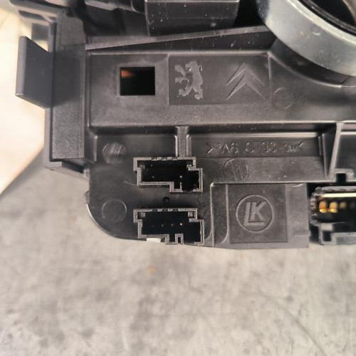 93821374-98c93a89-ffce-4fab-b00d-82586b95c74d-Piece-Com-Bloc-Contacteur-TournantCommodo-Essuie-GlaceCommodo-Phare-CITROEN-DS5-PHASE-1-d7762925b321c819d2b5b3596829ff4e117e613d2a2dec5d14640a0bed294357_m.jpg