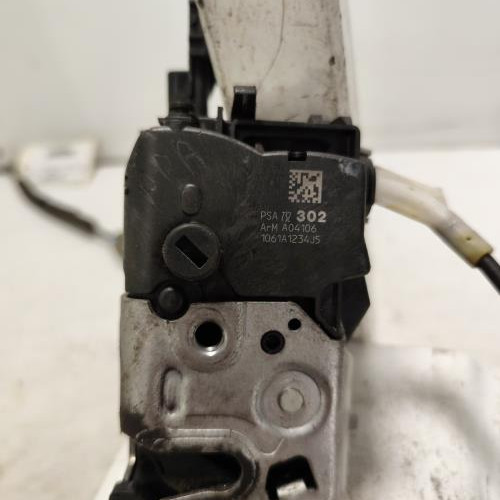94245081-2e471f34-3f5f-4e4f-b4dc-6ad6a6324b1b-Piece-Fermeture-centralisee-arriere-gauche-9800624280-PEUGEOT-5008-1-PHASE-1-e4b4c6d26d4f10e3513c35f2ccfa25b37101a46303a314e1605cfad63f2f5f8f_m.jpg