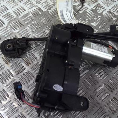 95405467-2bad5991-2b96-4f3c-a633-807c6989aefd-Piece-95405467-Moteur-porte-laterale-droite-9682189680-PEUGEOT-1007-14-HDI-8V-TURBO-bf1ba50c6a762ae6873d506068937afc2df8016d9fe8b0562f165321ab03af9e_m.jpg