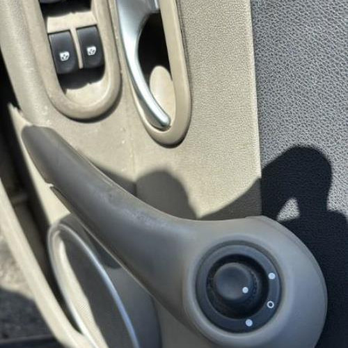 Vehicule-RENAULT-CLIO-3-PHASE-1-2009-2691c69e509d897a43454a6e900cef7a2b1e057b1a708879920ad46ac947360b_mtn.jpg