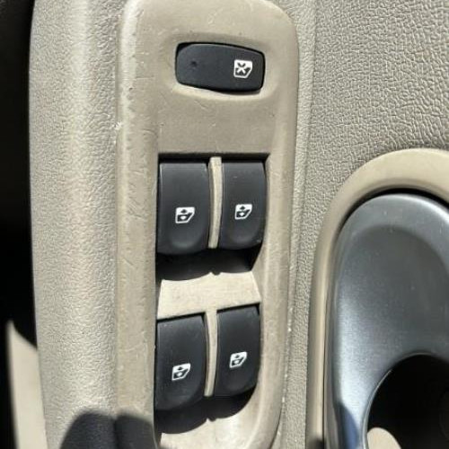 Vehicule-RENAULT-CLIO-3-PHASE-1-2009-9a887779ab2dc29fcdcee03c22924a6254b0ef722e5f2adb872c4be7f361e01e_mtn.jpg