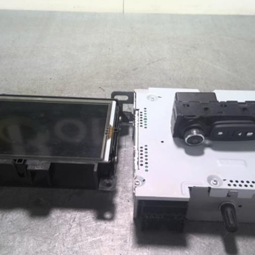 95571412-e15809b9-f01e-4f31-896a-1b88e5411601-Piece-95571412-Autoradio-dorigine-281151863R-RENAULT-CAPTUR-1-PHASE-1-15-DCI-8V-TURBO-5113f7afbf2b7985ef23b82f7be2c78af7b24dbdfcdc2d9fda683be450a83018_m.jpg