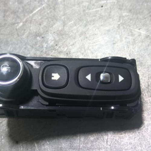95571412-5fe2a882-6fbc-4693-9c2a-2baeb3143d34-Piece-95571412-Autoradio-dorigine-281151863R-RENAULT-CAPTUR-1-PHASE-1-15-DCI-8V-TURBO-2693f8a33b5f49a2c07837e4c00a534b55bf3f57a166b0b98d8ae76fc62a6a88_m.jpg