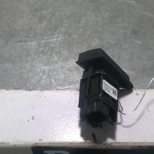95571416-7eb3c85c-c823-45ed-a7e5-3f09185348d3-Piece-95571416-Bouton-de-warning-252907372R-RENAULT-CAPTUR-1-PHASE-1-15-DCI-8V-TURBO-84534ba9f06f1653c2909af4c3210941d2a259ad35710077caccd196f5982a9d_m.jpg