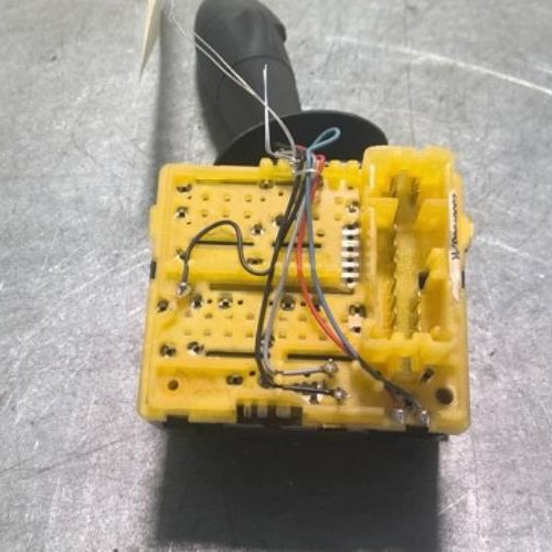 95571422-06a00a6f-6c7f-4fb6-a4f4-d6eb6651cf8b-Piece-95571422-Commodo-dessuie-glaces-8201168016-RENAULT-CAPTUR-1-PHASE-1-15-DCI-8V-TURBO-7bf6cb89866c854e852c14bee054315a4baa1046bc2d0c6996a7d5d44b3770cd_m.jpg