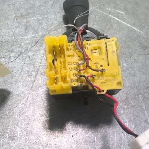 95571423-5a50a29f-7c38-4912-b699-71d58214d852-Piece-95571423-Commodo-phare-255405718R-RENAULT-CAPTUR-1-PHASE-1-15-DCI-8V-TURBO-10b6d4e4745181e2d9796550090e5eb94a92fa4e7a5799906f5045716a7d8994_m.jpg