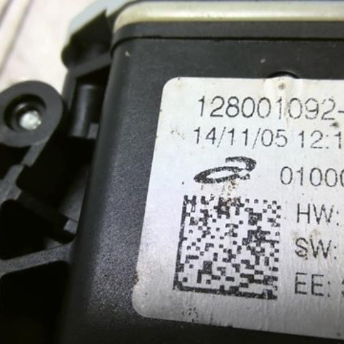 95571442-9f4e5ca9-7d30-4413-b292-4b78a2034cdc-Piece-95571442-Leve-vitre-electrique-avant-gauche-807016525R-RENAULT-CAPTUR-1-PHASE-1-15-DCI-8V-TURBO-d4d3fbd56e09978584e18358410eddff1d38c5e5dde78fcc33946634b5006c78_m.jpg