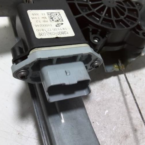 95571442-ba135a21-c51d-4c23-b757-49f58df6b096-Piece-95571442-Leve-vitre-electrique-avant-gauche-807016525R-RENAULT-CAPTUR-1-PHASE-1-15-DCI-8V-TURBO-0209d48c51d9b96bb13108b7ce1265d6c0d40718cfafd5b981931808039d59f7_m.jpg