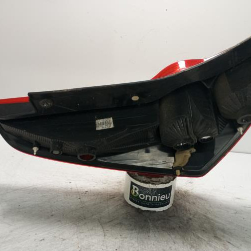95767588-2449f758-4678-4913-8c93-0bff316de884-Piece-Feu-arriere-principal-droit-feux-93193680-OPEL-AGILA-B-3ce8dbfb343fbfea71935d806203cdc78a653f82e6ed7a15c7a4b3a2ab77b9d0_m.jpg