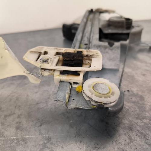 95773214-ece2ee56-49b2-4425-9713-e086e4aa9bcc-Piece-Leve-vitre-electrique-arriere-gauche-8201010935-RENAULT-SCENIC-2-PHASE-2-70b0eb0b4a72831dc121d98cc4ff719e8618a1ecfeb61320b041f2fa47000a92_m.jpg