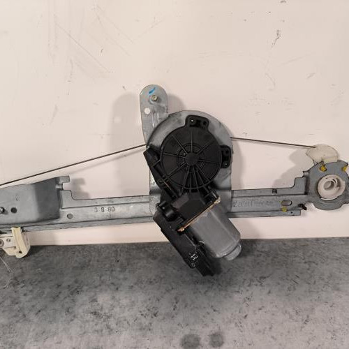 95773214-4f090d96-6bf3-4168-a915-f0e07817f963-Piece-Leve-vitre-electrique-arriere-gauche-8201010935-RENAULT-SCENIC-2-PHASE-2-e56365a1fa80af87faf829c7f21053aab89303849ea0ad7ba92d3edb1ec74c16_m.jpg