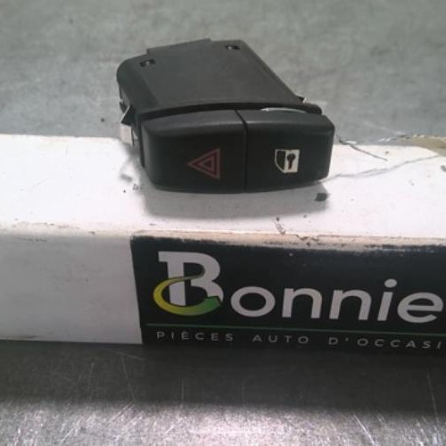 95920983-894af4f7-621d-4aa4-bb24-903e8d8837b2-Piece-95920983-Bouton-de-warning-61316919506-BMW-X6-E71-E72-PHASE-1-40d-30D-24V-L6-TURBO-XDRIVE-3cb00b0cd635ff59cbbb3bbedac29f276b5fb3a04f13fd3227e8e73df258d908_m.jpg