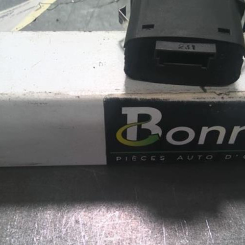 95920983-d0849cf1-73a3-4527-936a-011668e4714d-Piece-95920983-Bouton-de-warning-61316919506-BMW-X6-E71-E72-PHASE-1-40d-30D-24V-L6-TURBO-XDRIVE-c638628ee8ae5038da86db38eb0f508a05769796a6c386713537f1f01bce3020_m.jpg