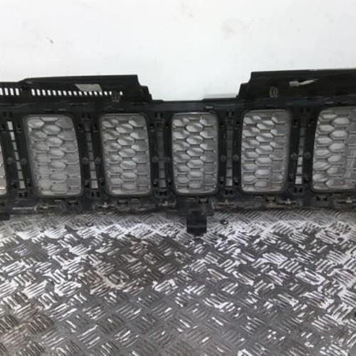 95982669-accaa233-906a-473a-96aa-7e1f4bd05364-Piece-95982669-Calandre-68258419AA-JEEP-GRAND-CHEROKEE-3-PHASE-2-30-CRD-24V-V6-TURBO-4-b1df49944294f67e08ef048df084ff259606bcce8dd06ad4c7efc6959da90447_m.jpg