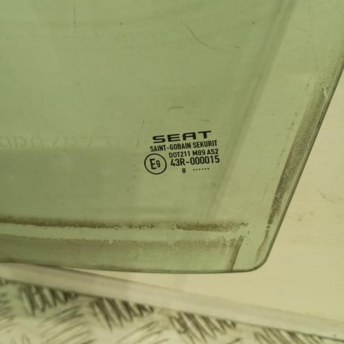 96044917-f0e02a91-f527-43ed-8969-76ae34e309b4-Piece-Vitre-arriere-gauche-6J4845205-SEAT-IBIZA-4-PHASE-1-3a5ab2288460e5a48d8287121ff5be07c7a46364768a3e0b2167bd81538f85b6_m.jpg