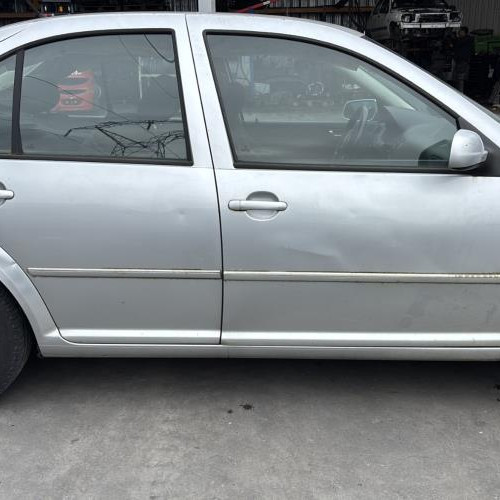 Vehicule-VOLKSWAGEN-BORA-2003-3573426bda738cb18364e91d6cb904091ec3018aedd81f38c41dc9f2706a1785_m.jpg