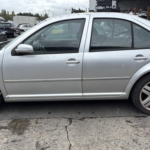 Vehicule-VOLKSWAGEN-BORA-2003-6ffb7796363fb153c38b07d802243d7e56ab6c8dcfb18eebc539e86b77f46595_m.jpg
