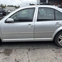 Vehicule-VOLKSWAGEN-BORA-2003-6ffb7796363fb153c38b07d802243d7e56ab6c8dcfb18eebc539e86b77f46595_m.jpg