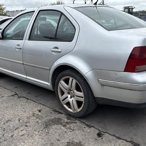 Vehicule-VOLKSWAGEN-BORA-2003-55825d091763e5a6a4a4020d5d71d26ceda95b0f908a2784a43d9abd49f6c576_m.jpg