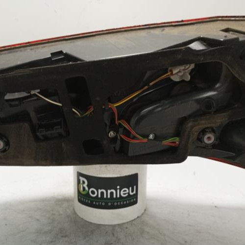 96310851-8ea466d4-24d9-4d9a-adc6-23a3774c65b7-Piece-Feu-arriere-principal-droit-feux-9677502580-CITROEN-C4-PICASSO-2-PHASE-1-cfeef3451fc35cf5d71b89e9ac4942d33f5a40e72ec25c9bc6710ef0de1457a7_m.jpg