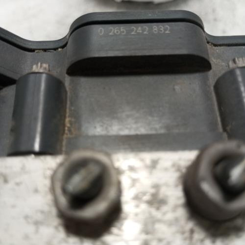 96313219-6dc533e0-64b8-4300-8655-f73f9af04107-Piece-Bloc-ABS-freins-anti-blocage-1613128080-CITROEN-C4-PICASSO-2-PHASE-1-02defffe03fbd8f52812bb9ef6c24f394dd59f8ed3b22263d7685bcf721f446c_m.jpg