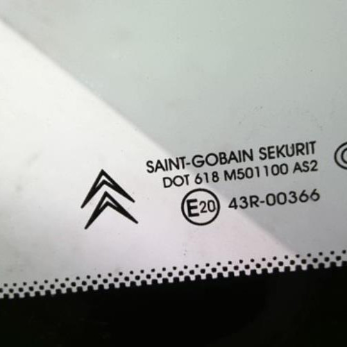 97101968-9caebee1-ce2c-4fe2-a618-9b8ae0c80612-Piece-97101968-Custode-avant-droit-00008116LR-CITROEN-C4-PICASSO-1-16-HDI-16V-TURBO-cfef4aac1ba96726c32246dd25aa6f2d66600f7ecb85f7c851e9e8e211783544_m.jpg
