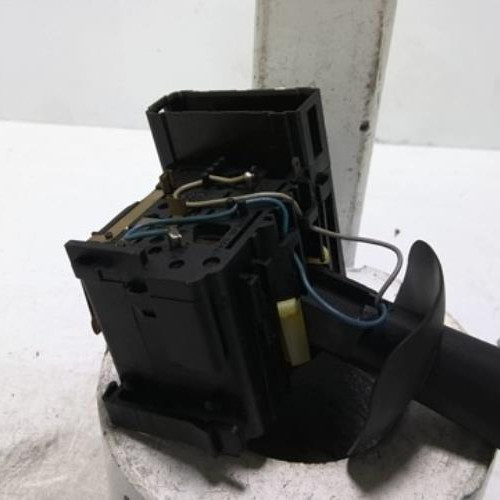 97178504-700ae2fe-e46b-401f-9f04-37525988f227-Piece-97178504-Commodo-phare-7701059356-RENAULT-TRAFIC-2-PHASE-2-20-DCI-16V-TURBO-e636212664e34b351269648bb5910523d404f36b5edf46e065f51ea0086fc64c_m.jpg