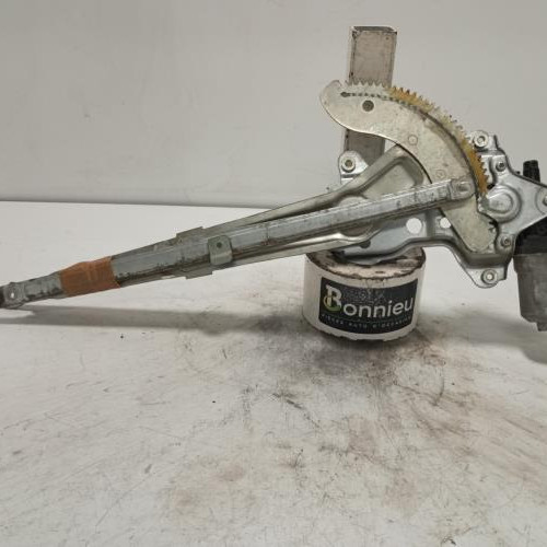 97180676-ca01ef0c-021e-4caa-b4b9-57dc9a223f98-Piece-Leve-vitre-electrique-avant-gauche-83402-63J51-SUZUKI-SWIFT-3-4f6681913e1ae4ad332318a03887da6f4e2ca4b337eeb7320db2d11bf573370e_m.jpg