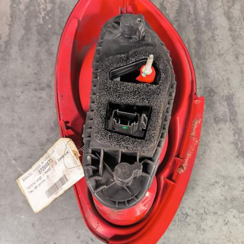 97266671-278b3c27-33b3-48b0-8b87-3f873a33a1ab-Piece-Feu-arriere-principal-droit-feux-815510H020-TOYOTA-AYGO-1-PHASE-1-5f1da60b011e11b5107ea24248afc08c1a3f177b943d82c0e9b541182f0e97a5_m.jpg