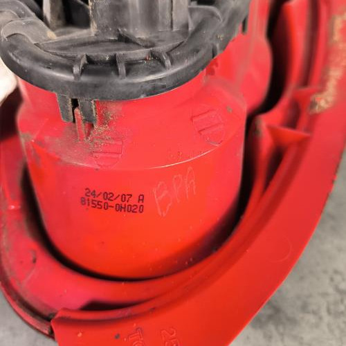 97266671-9ab5c7bd-1a9f-47b2-98a4-63be84dbf38c-Piece-Feu-arriere-principal-droit-feux-815510H020-TOYOTA-AYGO-1-PHASE-1-bc80c3f98cd4a0aeae25ee03d5c01d594a5bde08099a7140889337f795784075_m.jpg